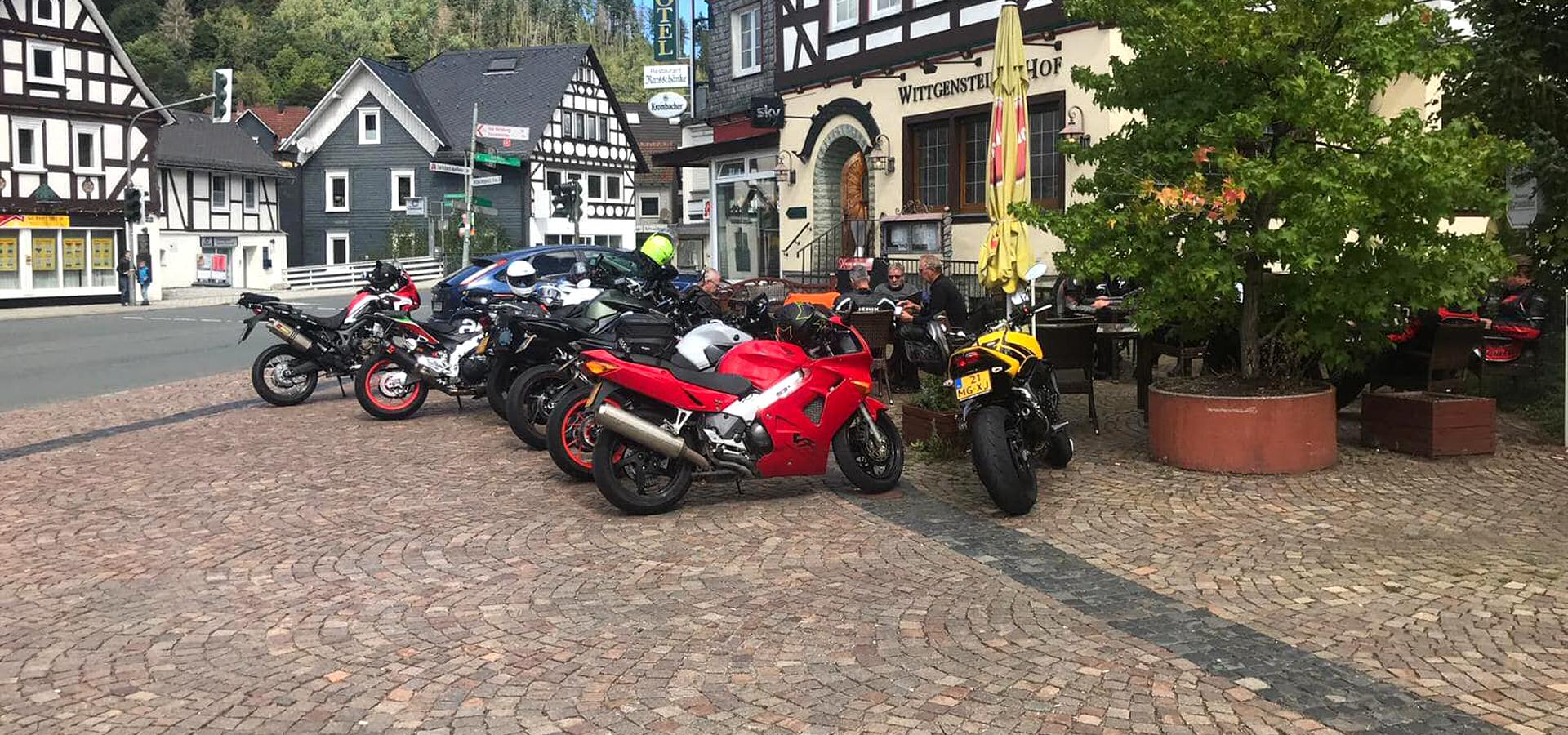 Ook naast de motor